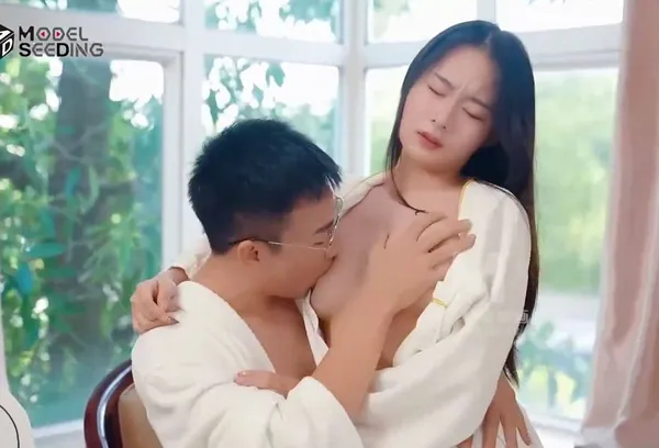 sex gái mập việt nam Nữ chủ tịch trẻ muốn ở chung phòng với tôi trong chuyến công tác